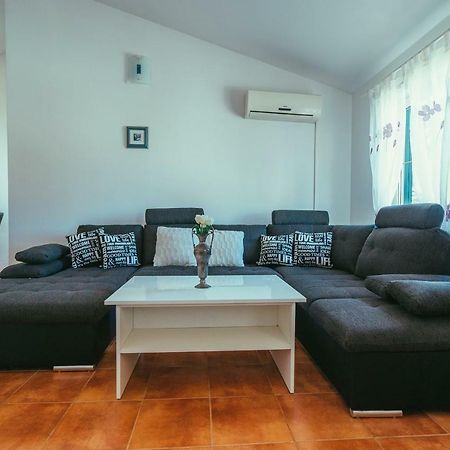 Villa Relax Veliki Drvenik Luaran gambar