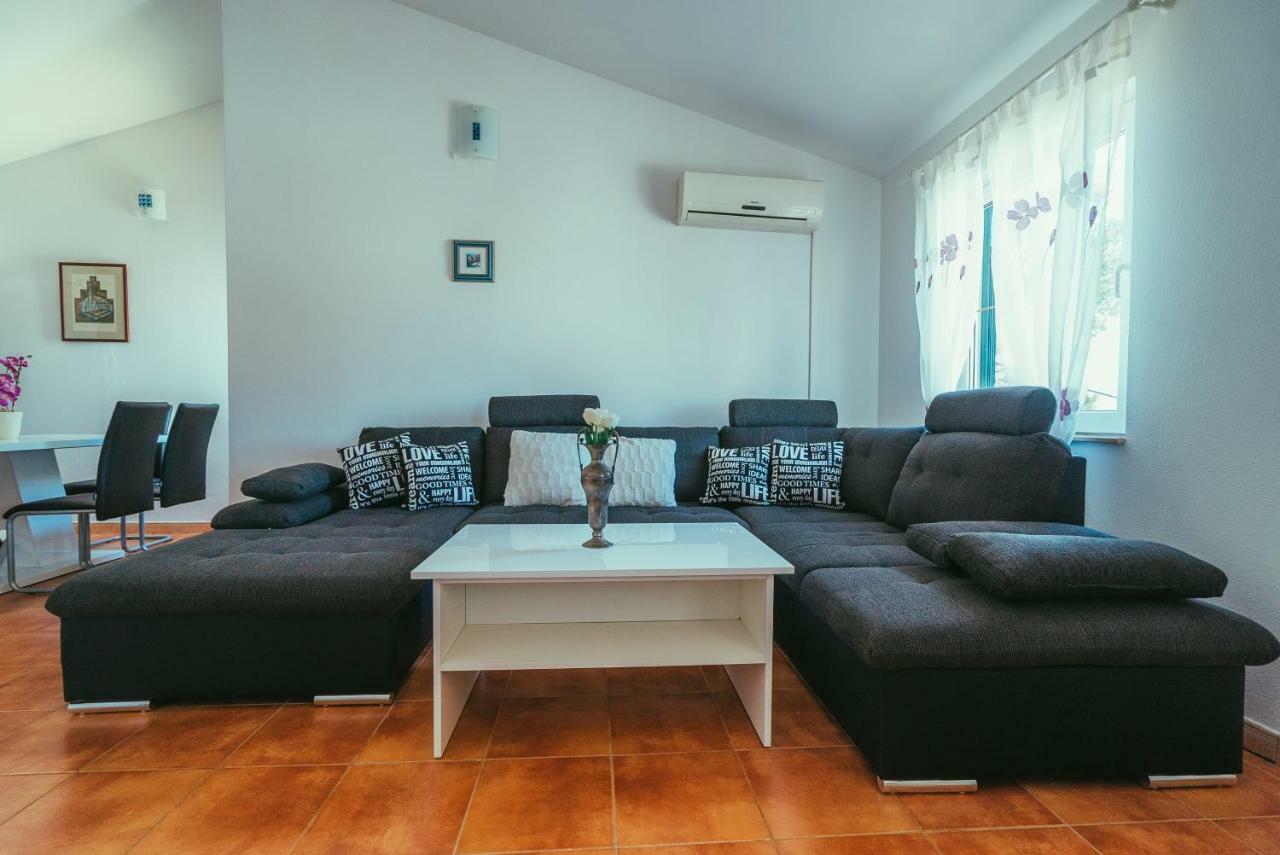 Villa Relax Veliki Drvenik Luaran gambar