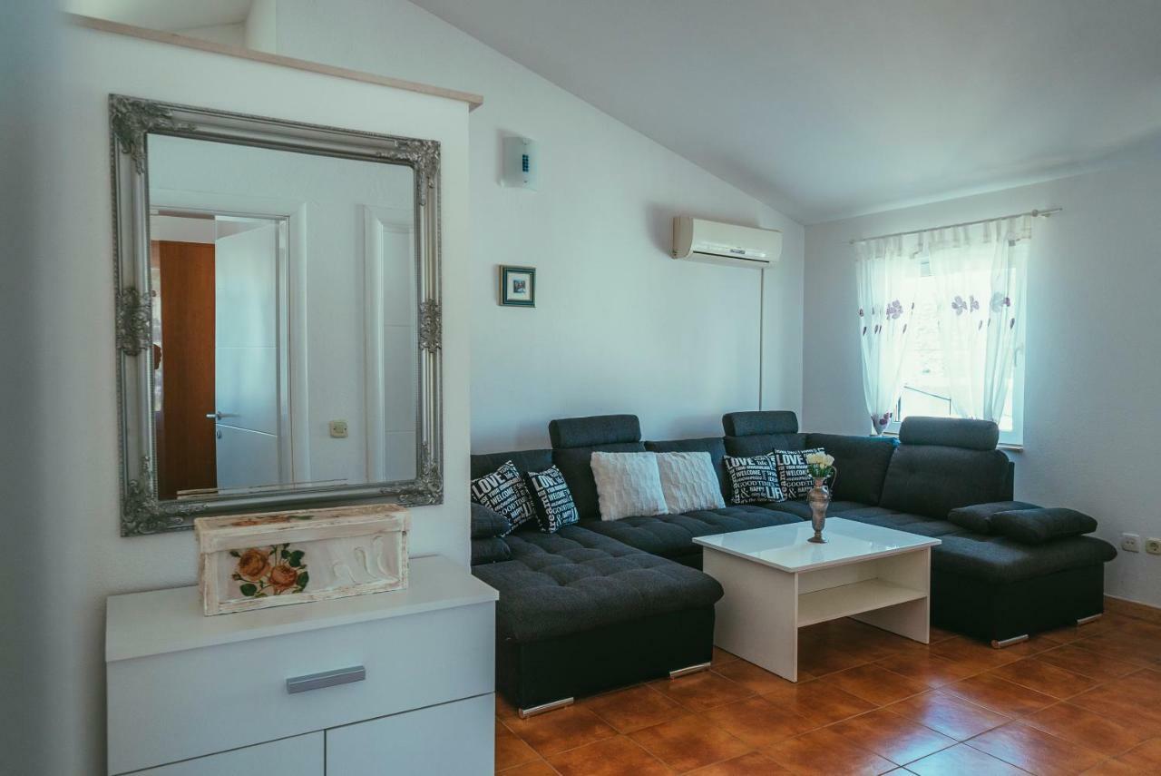 Villa Relax Veliki Drvenik Luaran gambar
