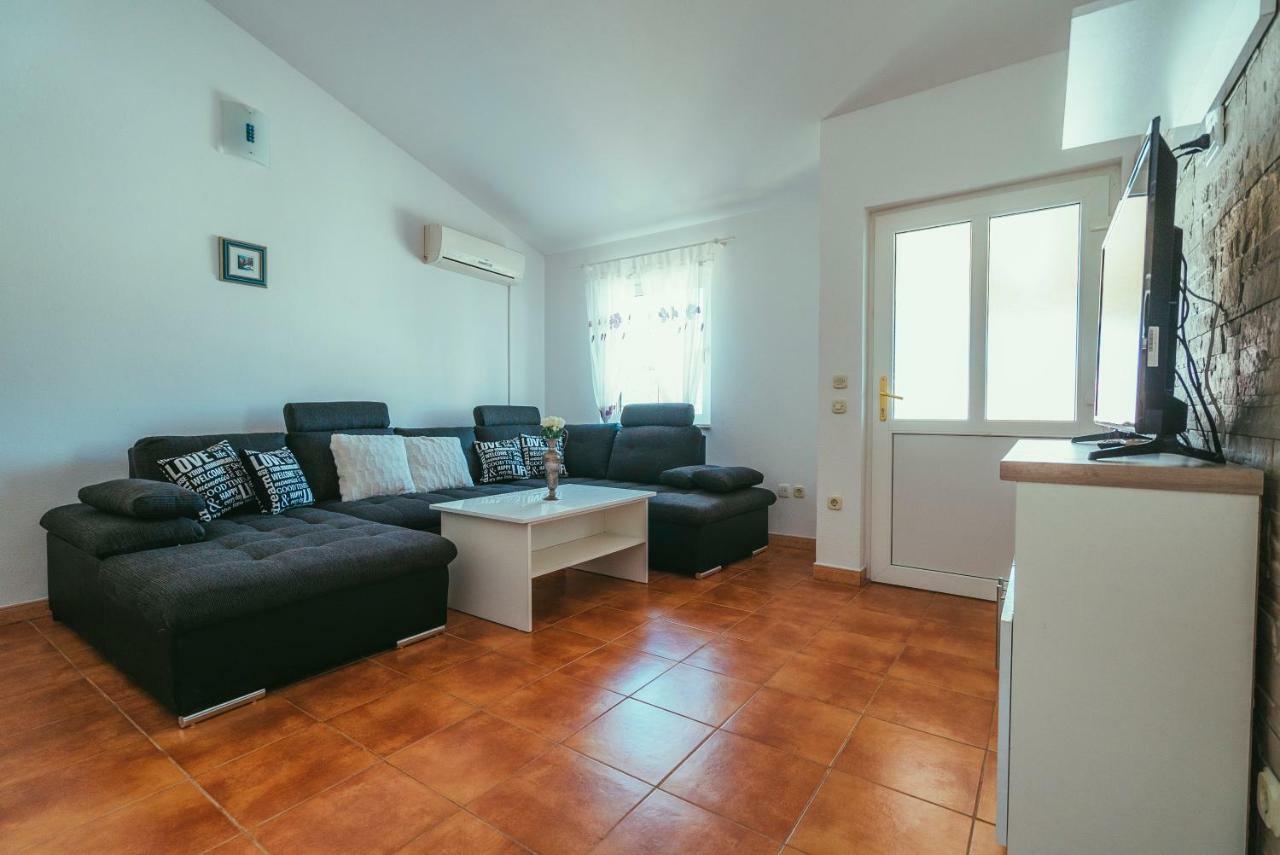Villa Relax Veliki Drvenik Luaran gambar